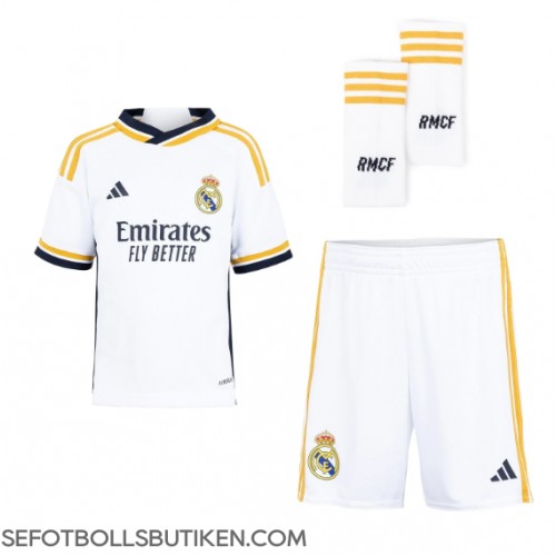 Real Madrid Jude Bellingham #5 Replika Babykläder Hemma matchkläder barn 2023-24 Korta ärmar (+ Korta byxor)